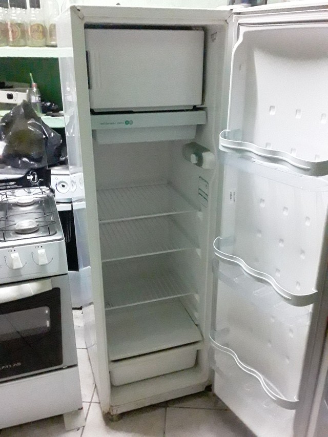 Vendo kit geladeira e fogão funcionando perfeitamente e bem conservado ? - Foto 4