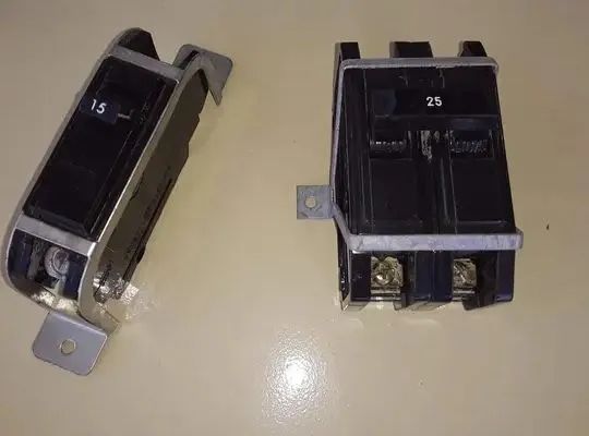 Suporte ou garra de metal (novos) para disjuntores. O preço no anúncio é do unipolar. - Foto 2