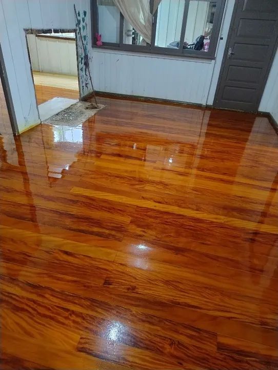 Restauração de pisos em madeira tacos assoalhos parquets e decks