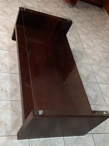 Mesa de centro com tampo de vidro