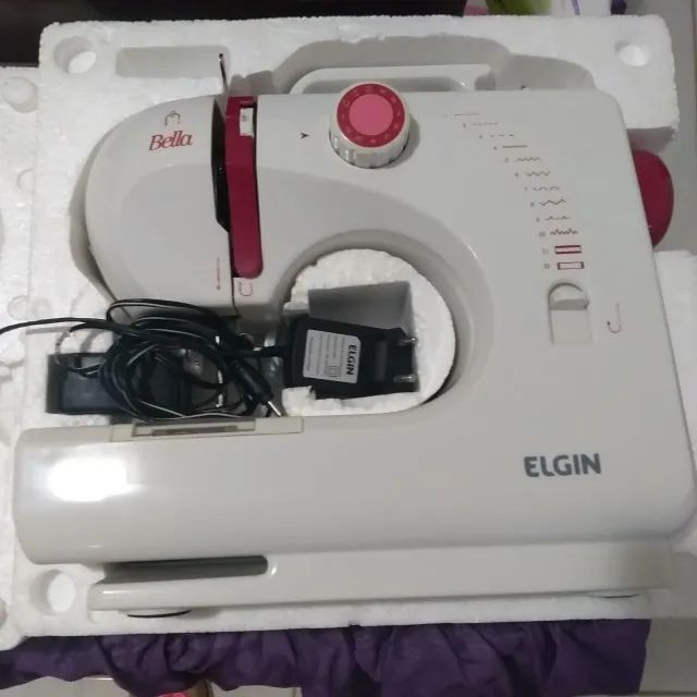Máquina de Costura Portátil Bella Elgin - Semi-Nova - R$ 359,00 - Foto 3