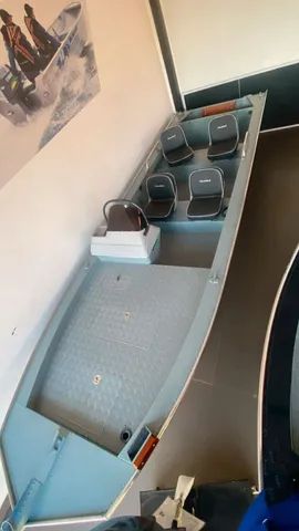 Barco Apolus 550 Fish Tracker + Motor de Popa Yamaha F60FETL + Carreta