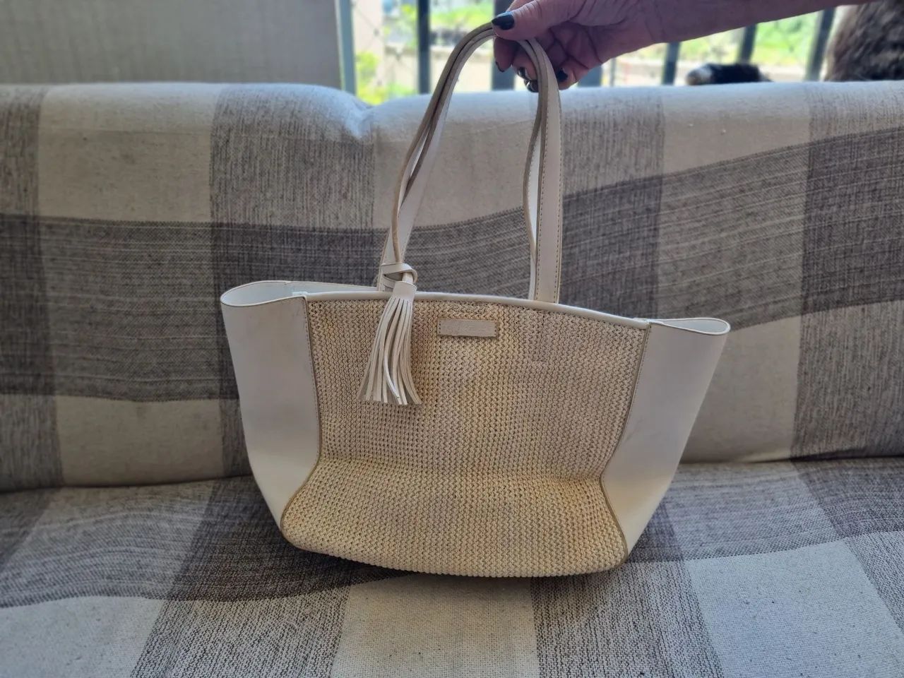 Bolsa Bege em Tecido de Palha e Couro Sintético - Foto 4