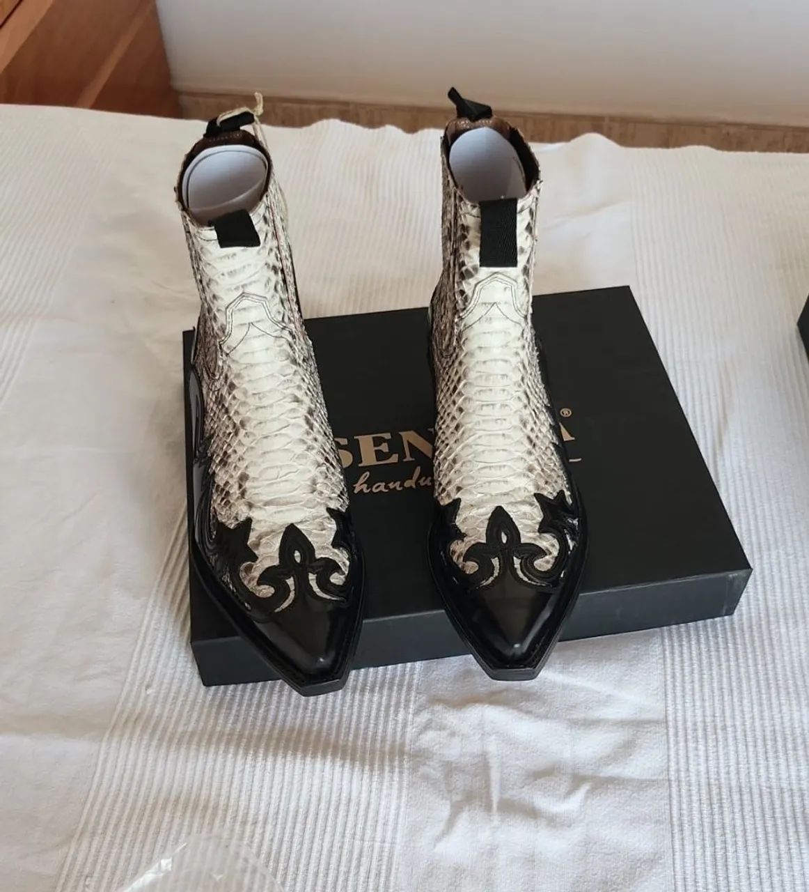 Botas de Couro Estilo Cobra - Elegância e Sofisticação