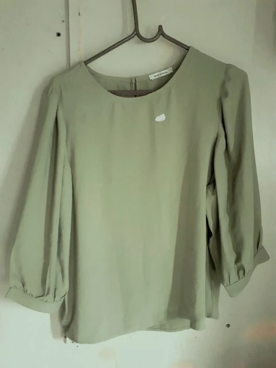 Blusa feminina verde com mangas