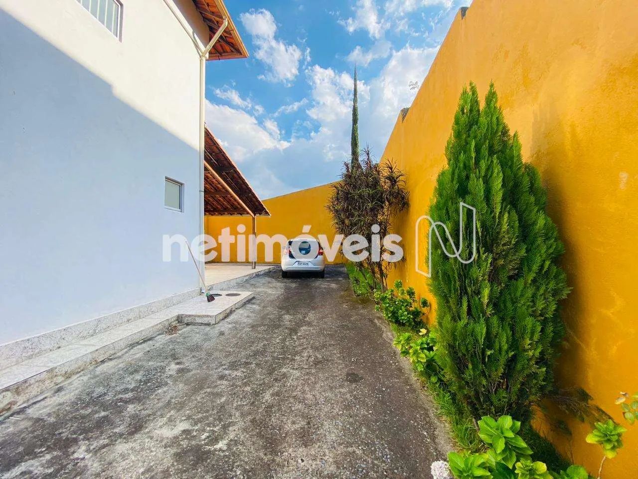 Casa 3 Quartos à Venda - Com Quintal Amplo e 5 Vagas - Foto 3