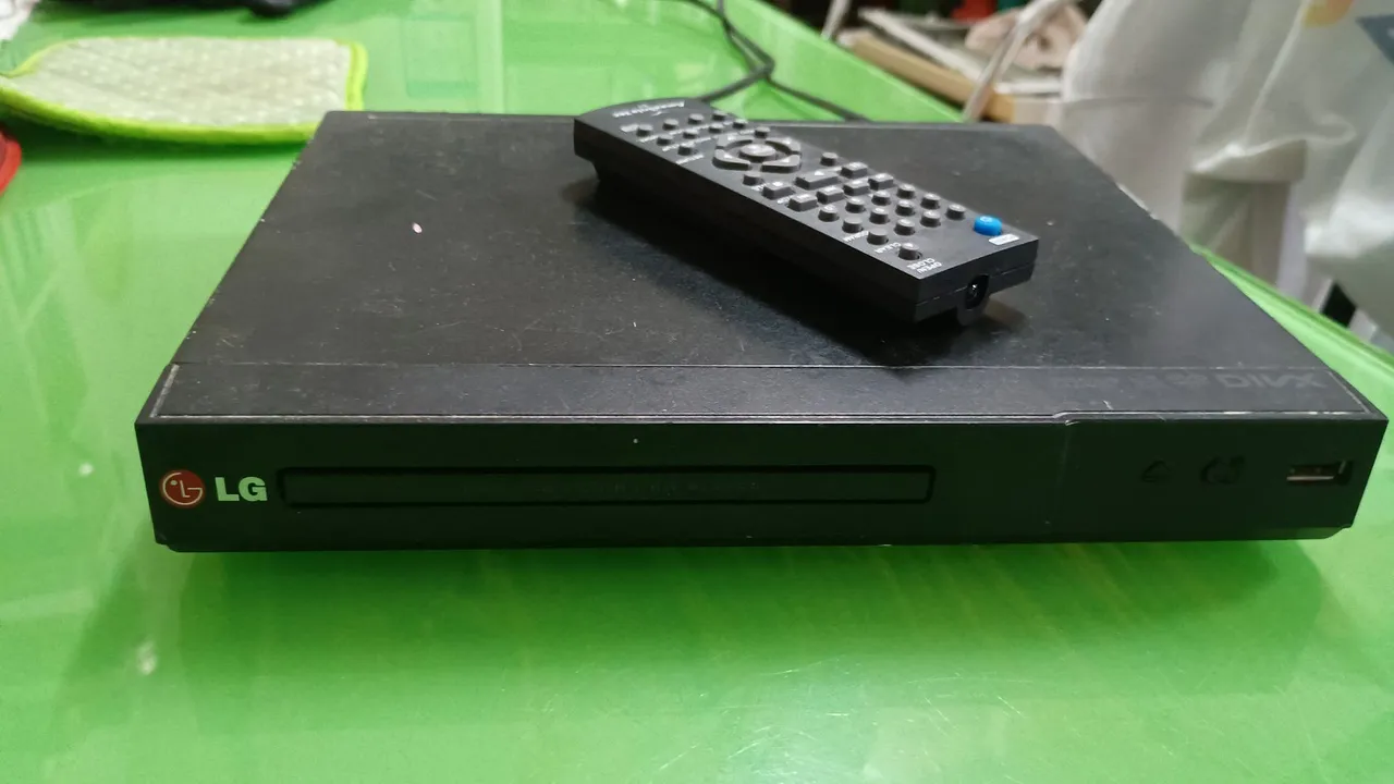 DVD Player LG com controle remoto