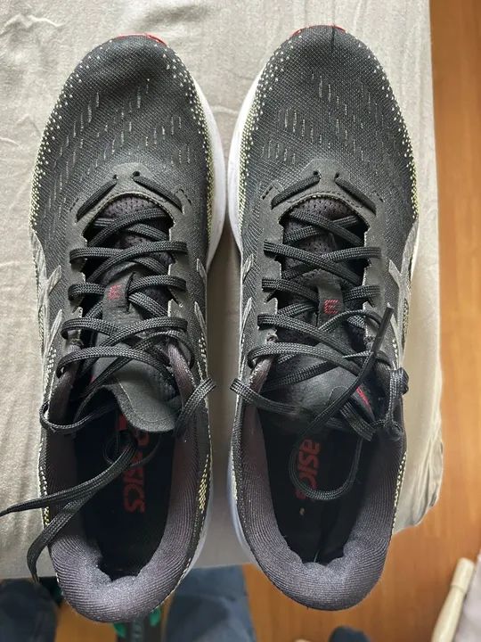 Asics Novablast 3 - TAM 42 - ÓTIMO ESTADO - Foto 3
