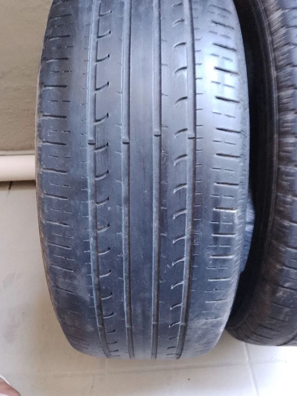 Pneu Goodyear 215x55 r17 par 300.00