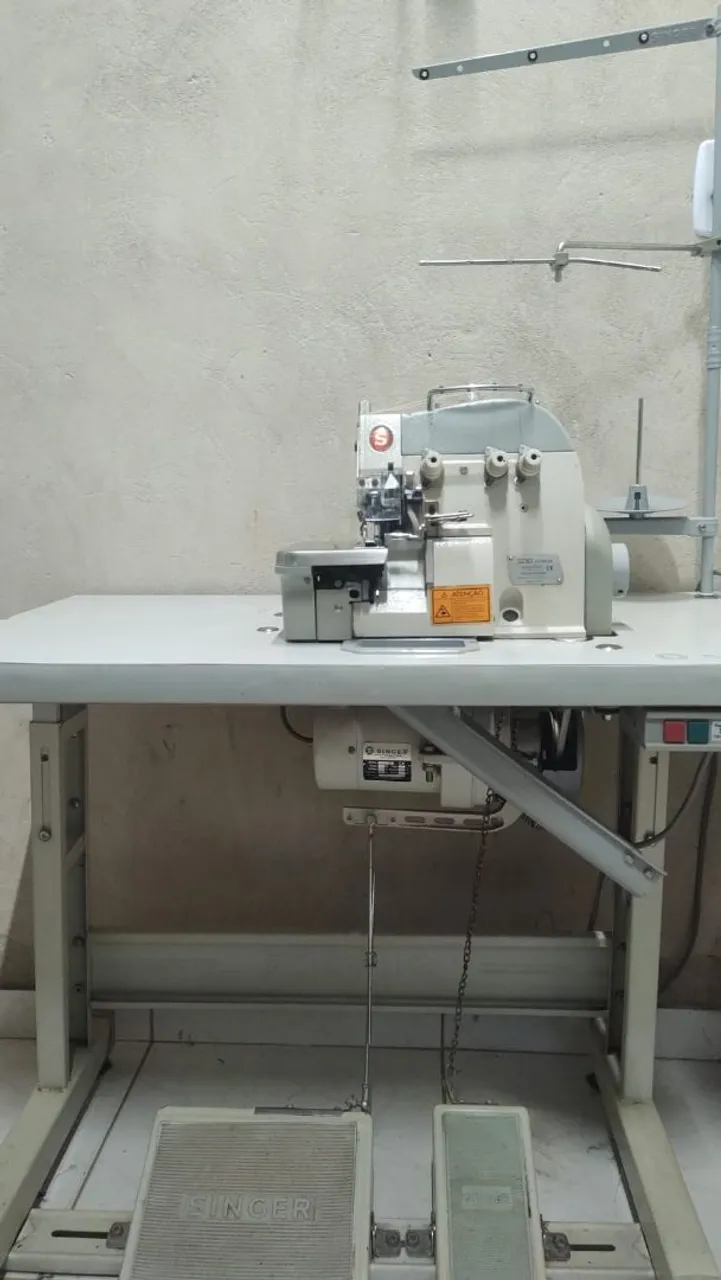 Overloque industrial Singer