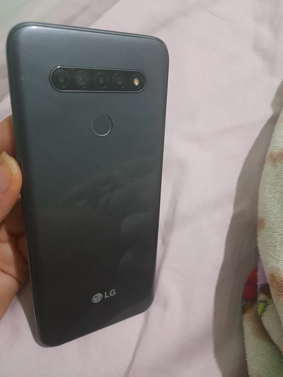 LG K41 está novo (somente com um quebrado na tela mas funciona perfeitamente)