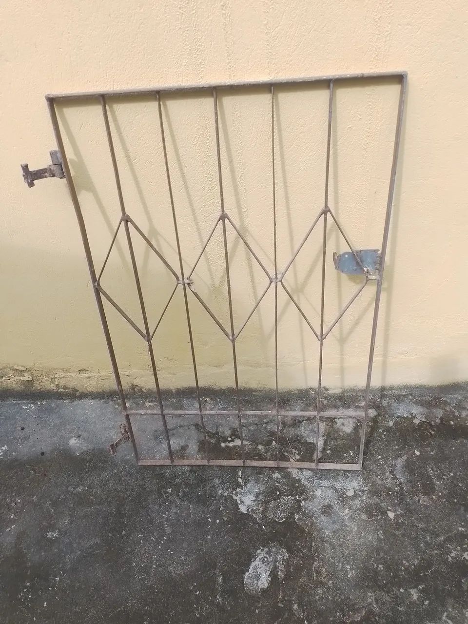 Vendo portão de 0,60cm por 1 metro de altura  - Foto 4