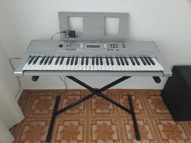 Teclado Arranjador Yamaha Ypt340 61 Teclas - Cor Prata