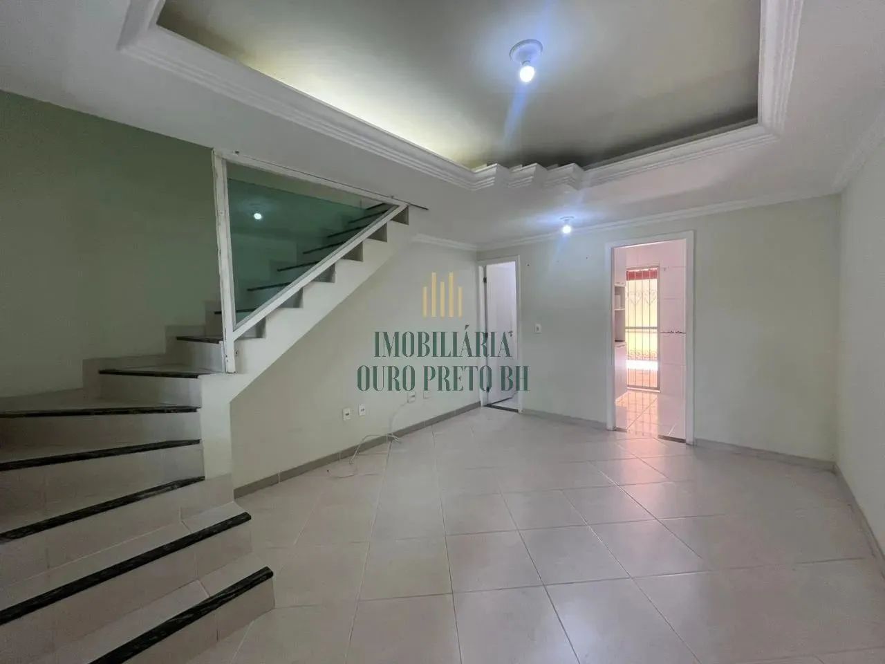 Casa Geminada 2 quartos com 2 suítes á venda no bairro Santa Mônica.