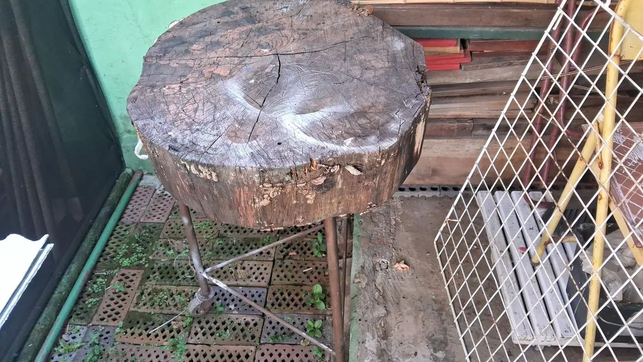 Mesa de madeira rústica para oficina