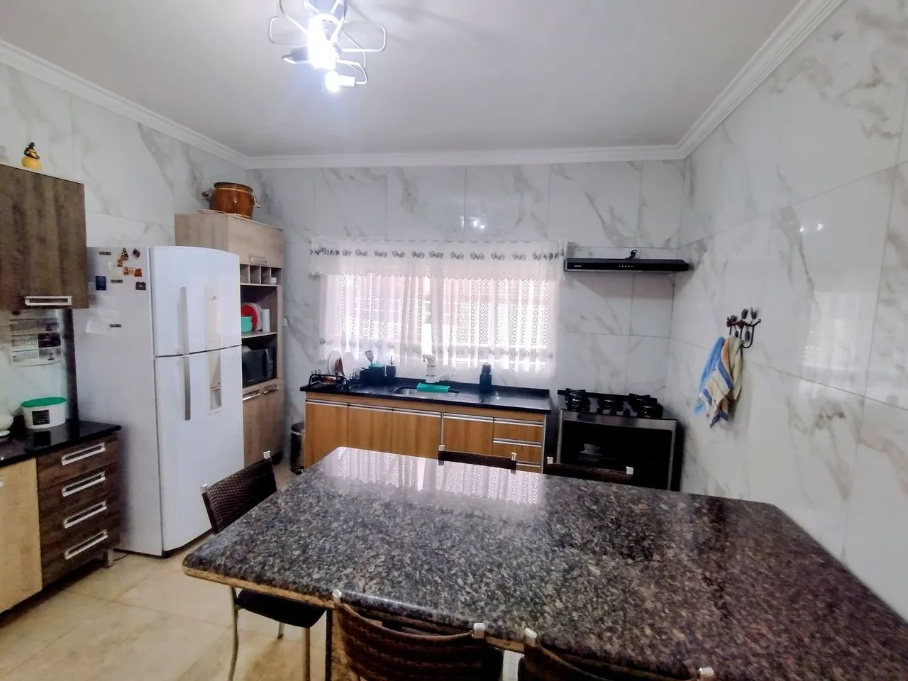 Vende-se Casa no Centro de Carlópolis PR - Foto 3