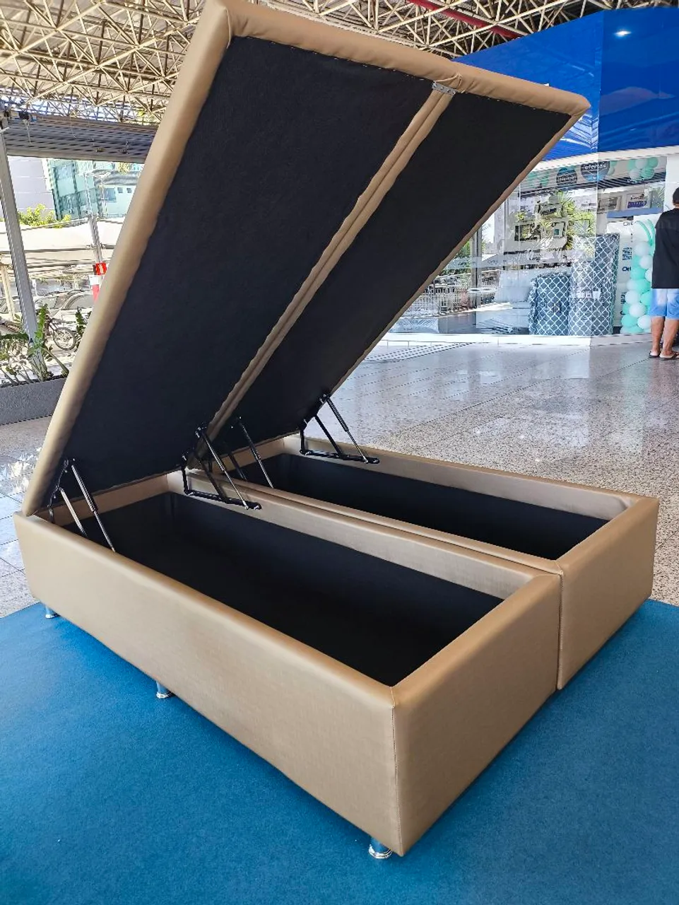 Cama Baú com Amplo Espaço Interno