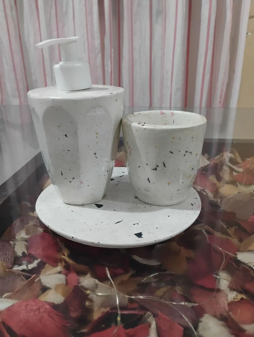 Jogo de Dispenser e Cachepot para Banheiro - Terrazzo