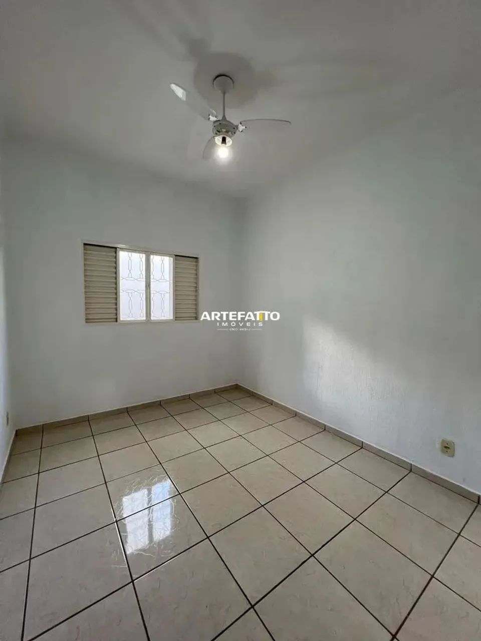 Vende-se Casa de Esquina Primeiro Quarteirão do Polo - Foto 3