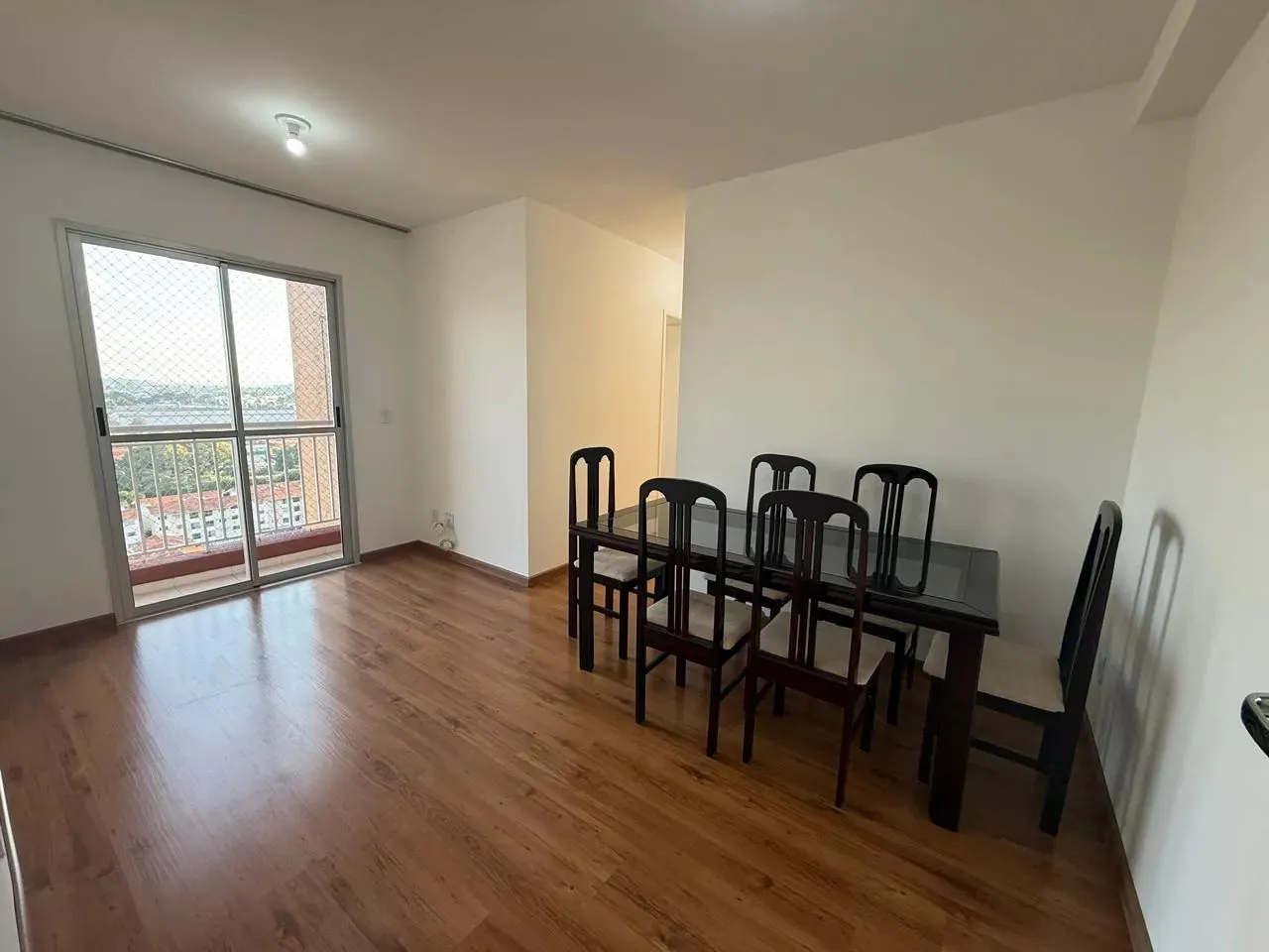 Imóvel para aluguel tem 50m2 com 2 quartos em Pinheirinho - Curitiba - PR