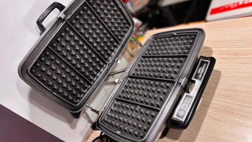 Grill automático General Electric - década de 60 / 1.200 watts / 220 volts - Foto 3