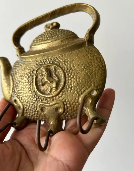 Porta-chaves de metal em formato de chaleira - Foto 4