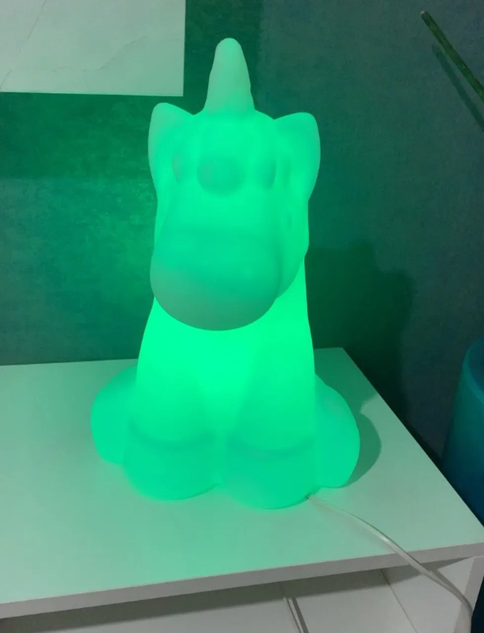 Luminária Unicórnio muda de com em excelente estado