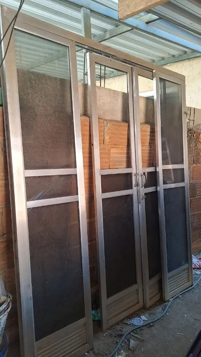 Portas de Alumínio com Tela - Semi-Novas