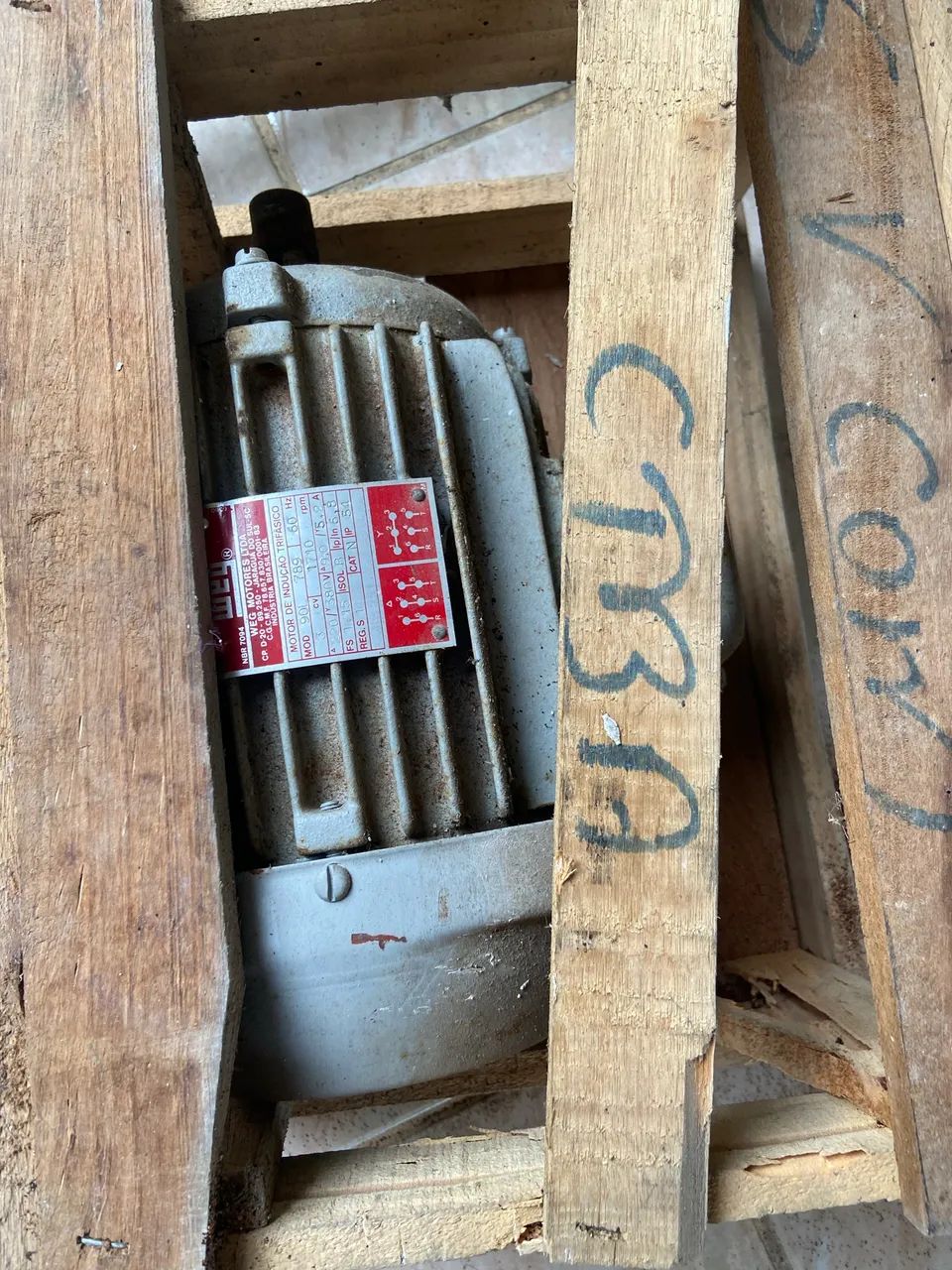 MOTOR DE INDUÇÃO WEG 90L 3 CV na caixa 