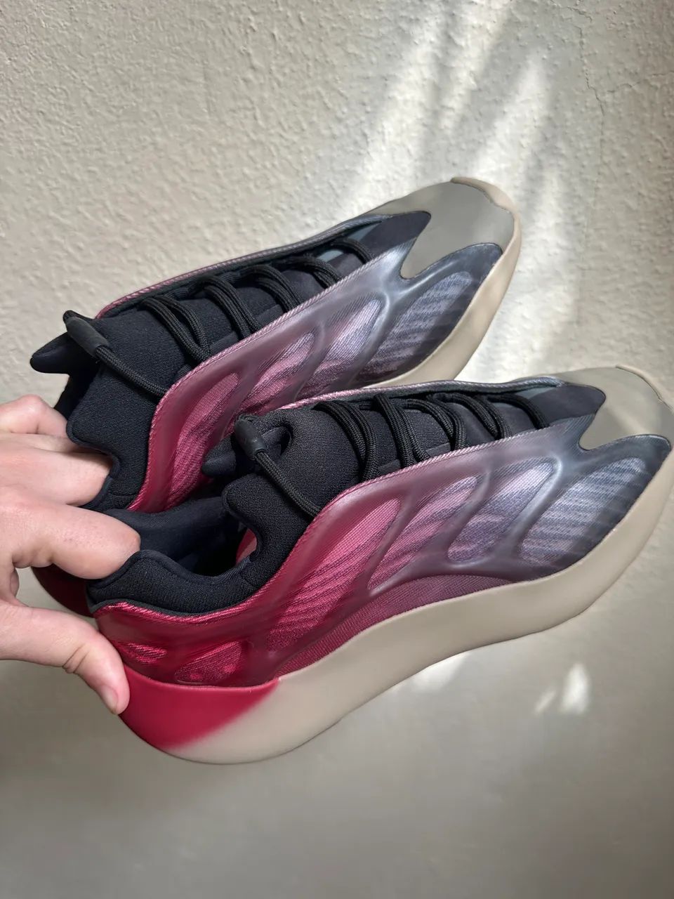 Yeezy 700 V3 Fade Carbon Calçados Taquaral, Campinas