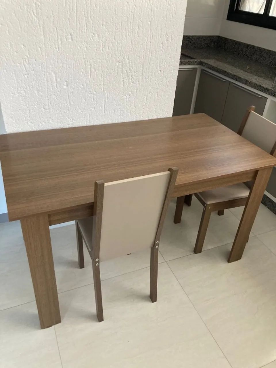 Mesa de Jantar 4 Lugares com 4 cadeiras