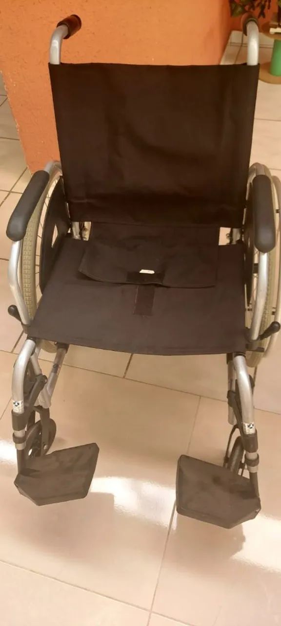 Cadeira de Rodas - Conforto e Mobilidade Garantidos