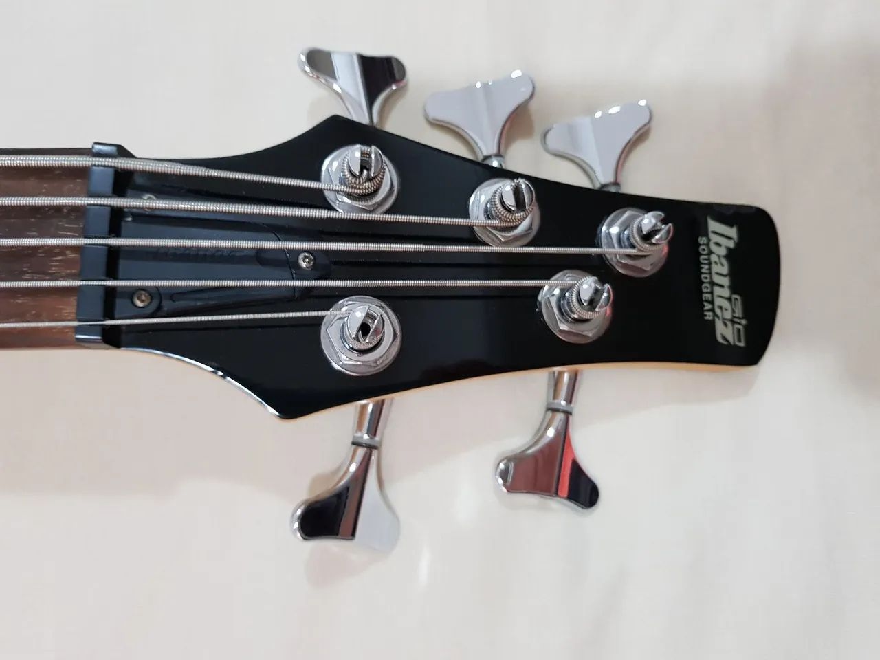 Vendo ou Troco Baixo ibanez Soundgear Gio 5 cordas ativo