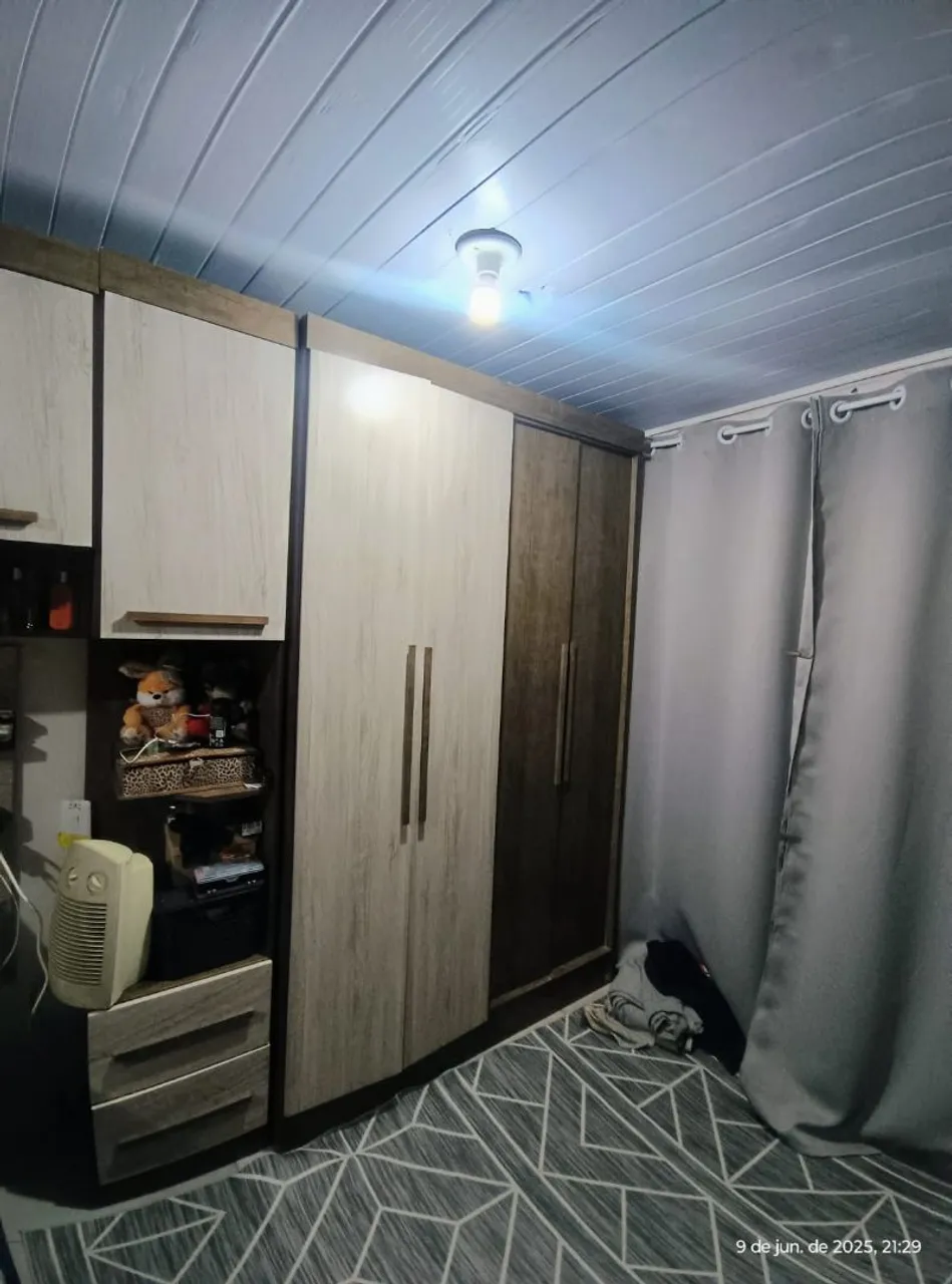 Guarda-Roupa com Design Moderno e Amplo Espaço