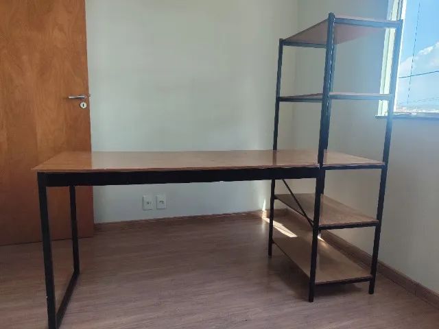 Mesa escritório conjugada com prateleira 