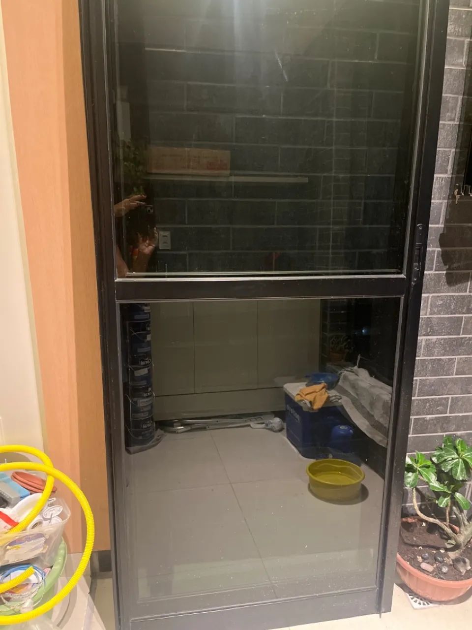 Porta de vidro com moldura de alumínio 2.00 altura 1.76 largura x 