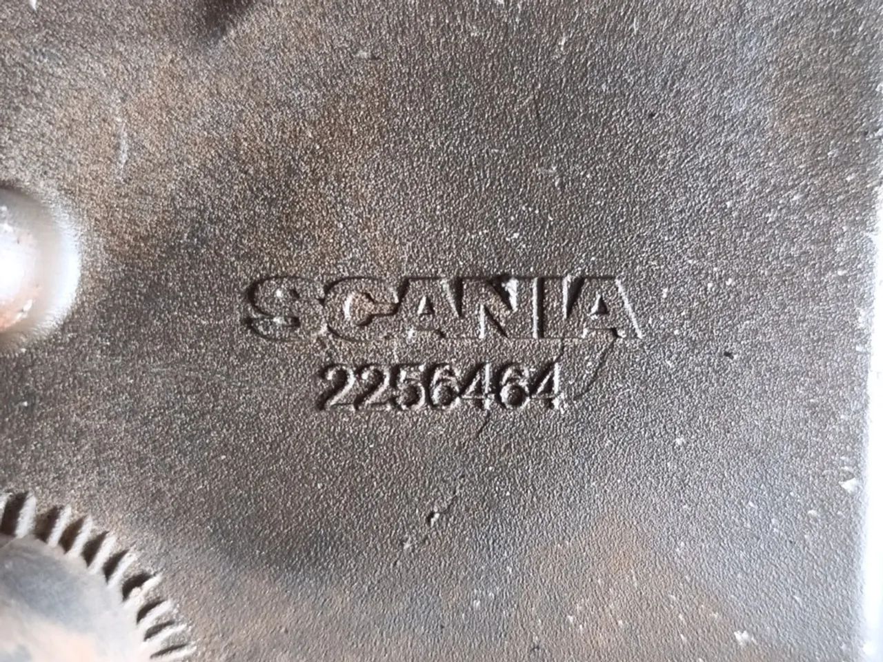 Tampa Radiador Do Óleo Motor Scania Ntg Dc13 2256464 - Foto 3