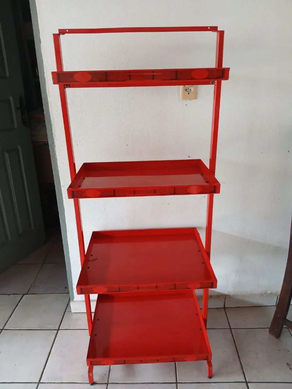 Estante de Ferro Vermelha - Decoração e Organização