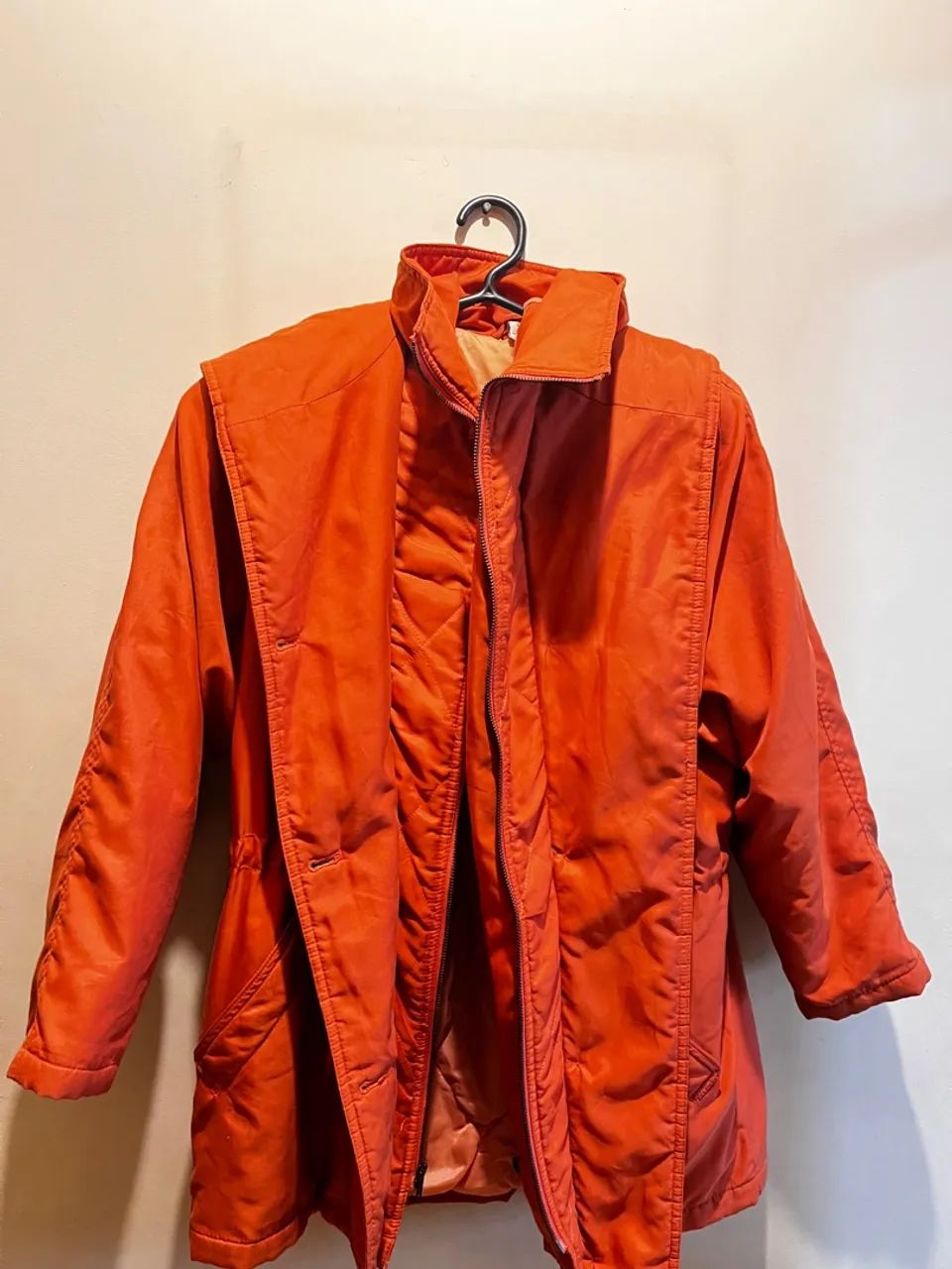 Jaqueta laranja com capuz  - Foto 2