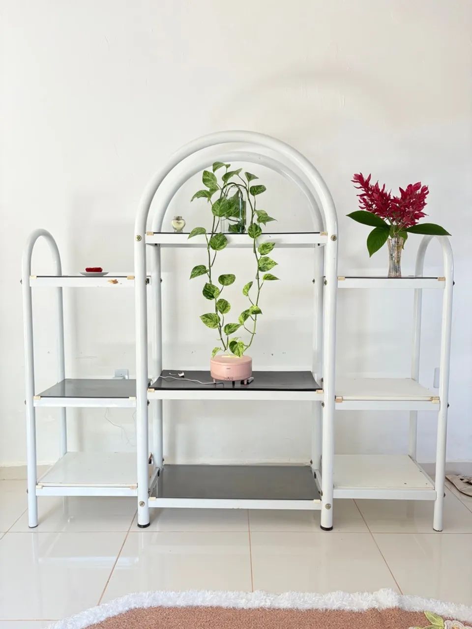 Estante tubular de metal