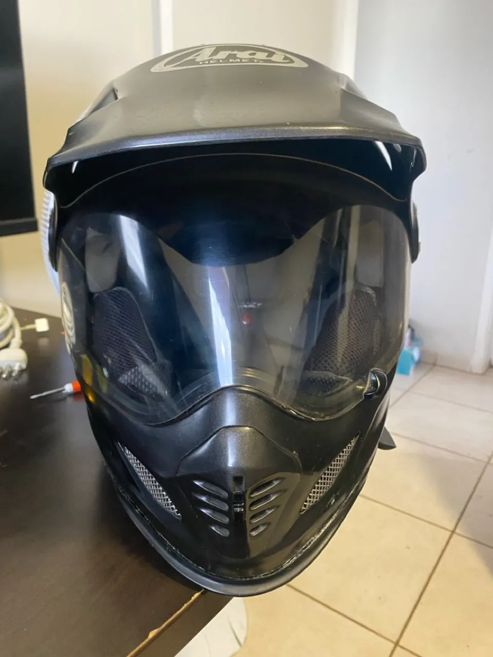 Capacete preto esportivo