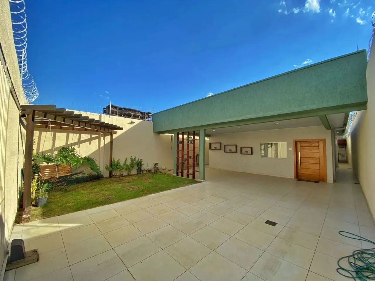 Excelente casa à Venda 4 Quartos, sendo 3 suítes  Conforto e Segurança em Grande Estilo!