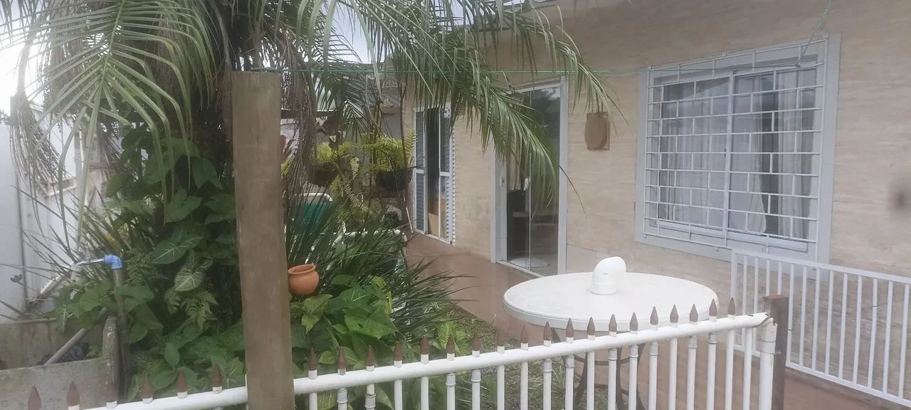 Casa próximo a rodoviária de Praia de Leste 