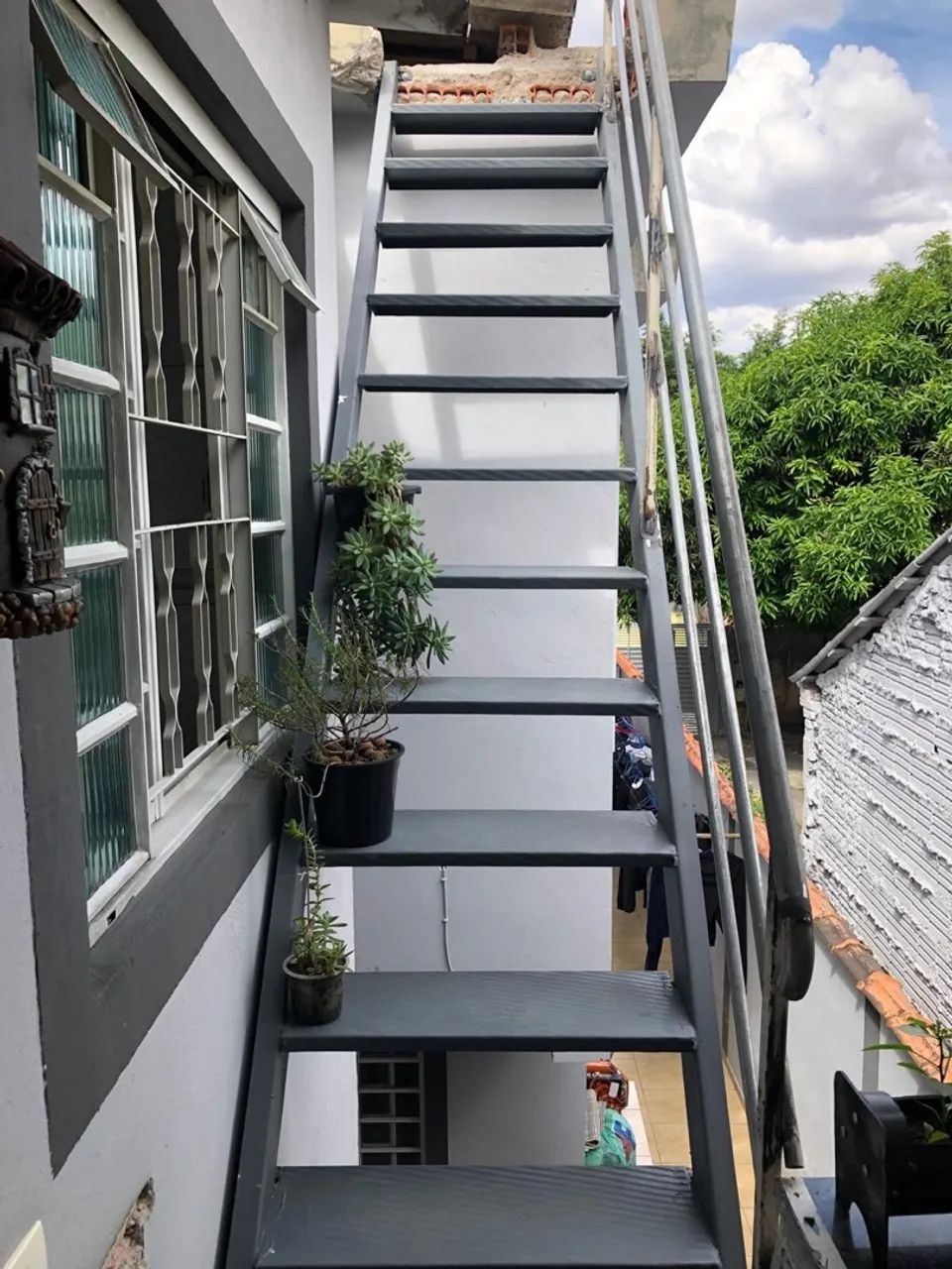Escada de acesso para área externa  - Foto 4