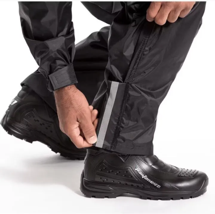 Calça de chuva impermeável para motociclista usada
