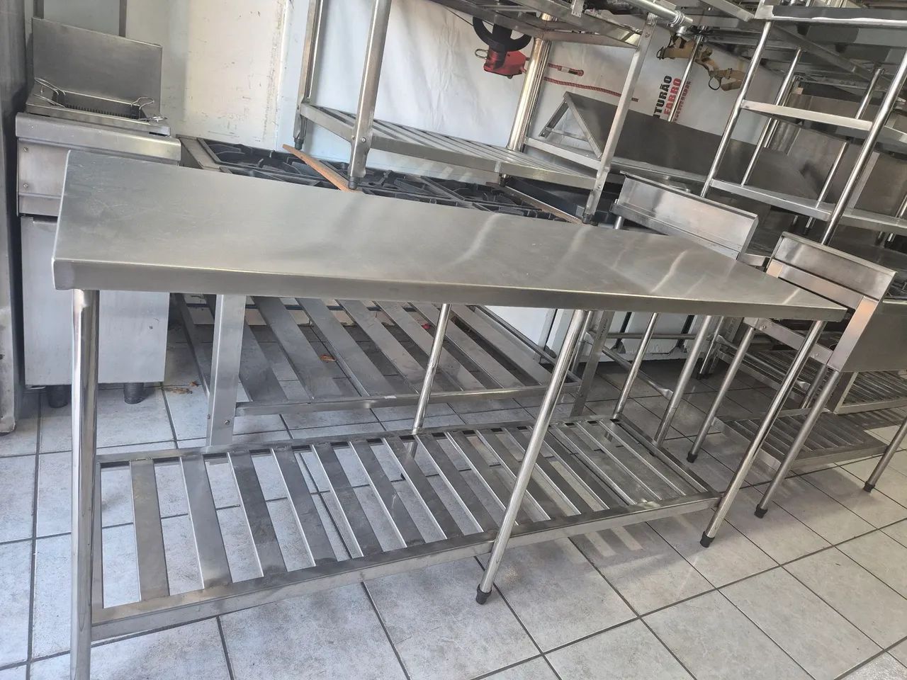 Mesa inox 304 com paneleiro gradeado  - Foto 4