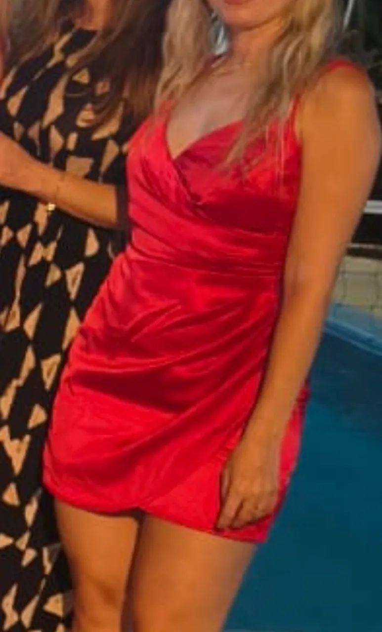 Vendo Vestidos de cetim 