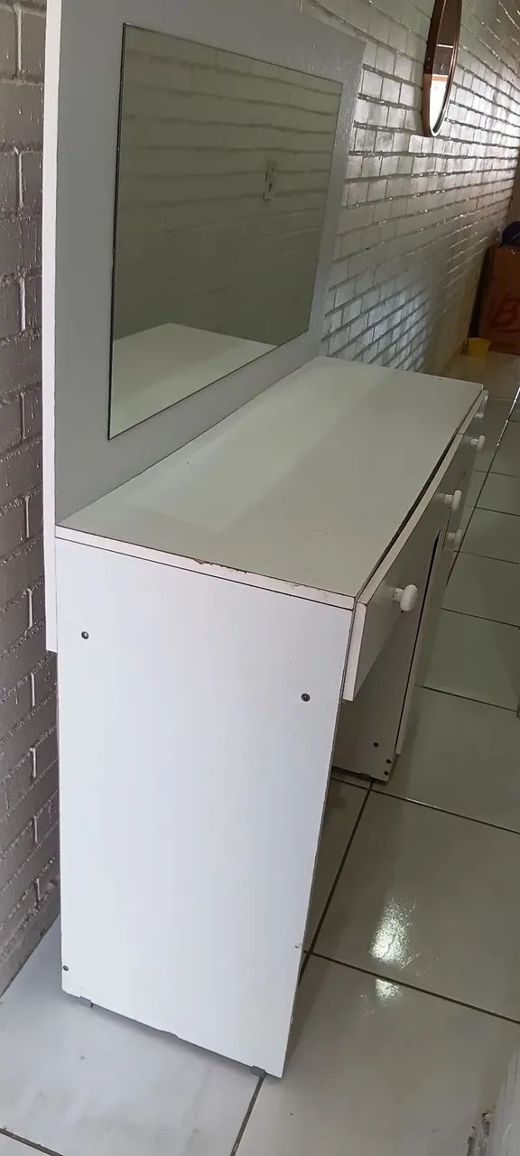 Vendo uma pentiadeira grande com espelho, em ótimo estado  - Foto 2