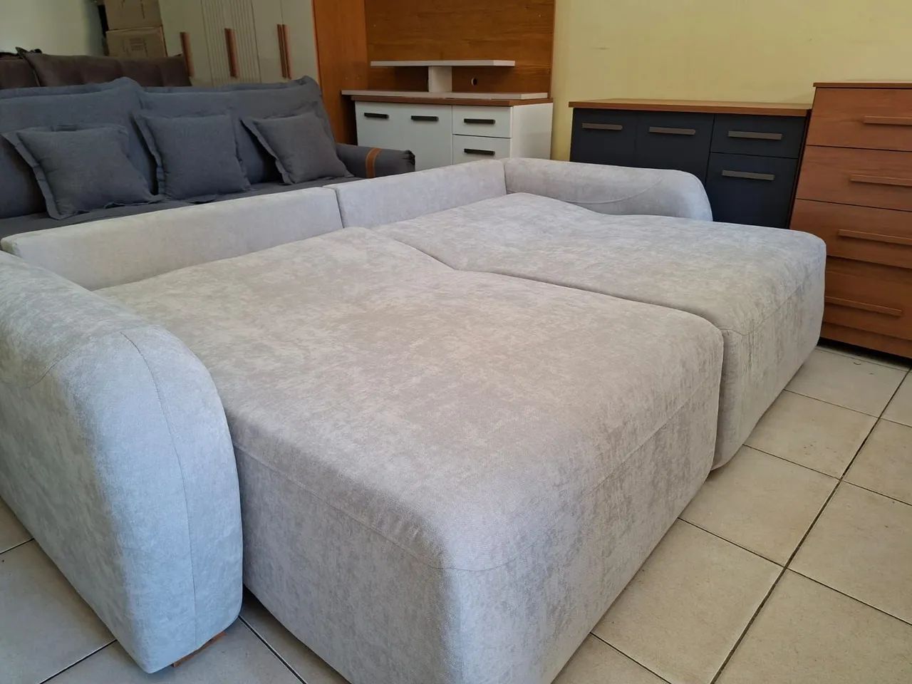Sofá Cama Novo Tem 2.40 Com espuma D33 e molas ensacada. - Foto 3