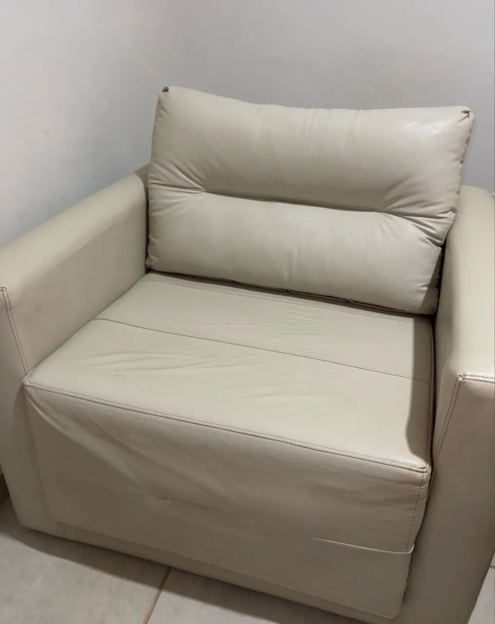 Vendo Sofá cama couro sintético bege 